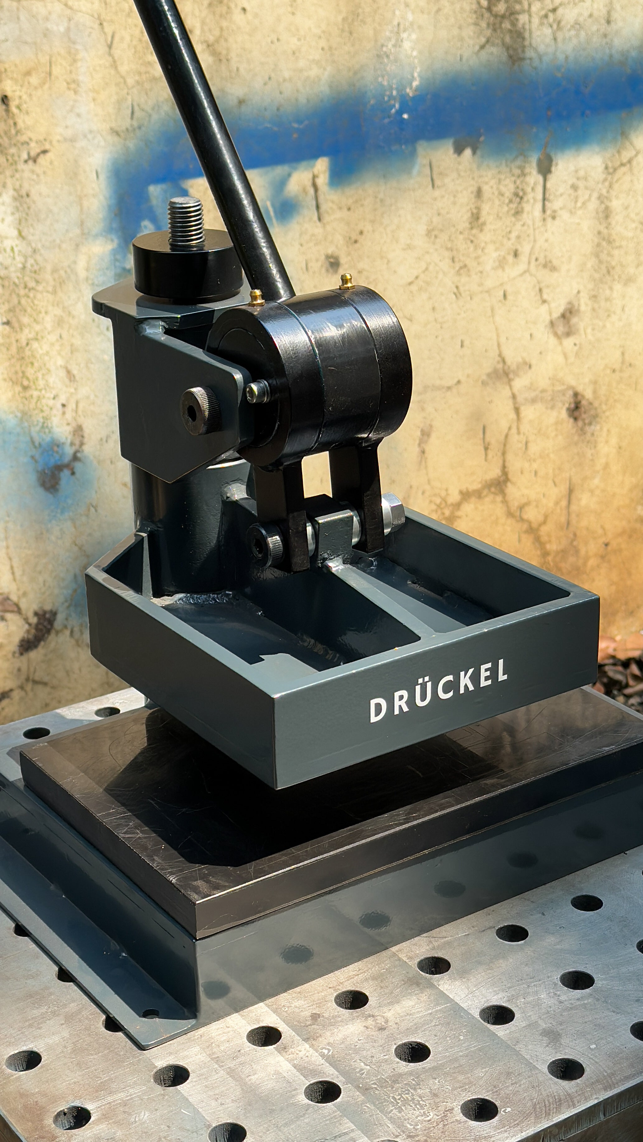 Druckel Clicker Press